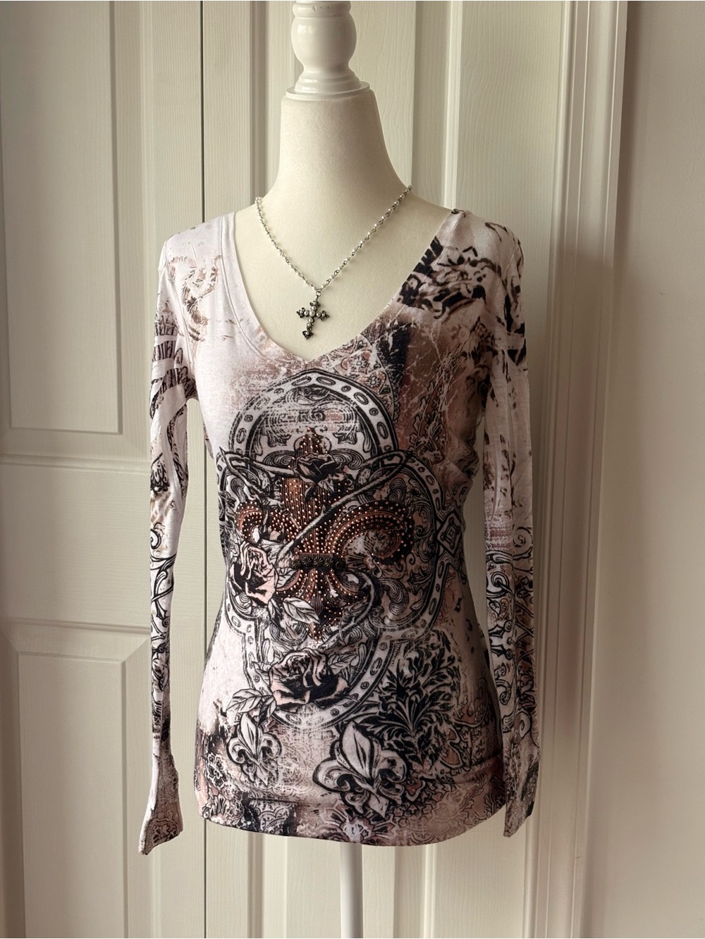 Label on women's top - Picture 2 of 7